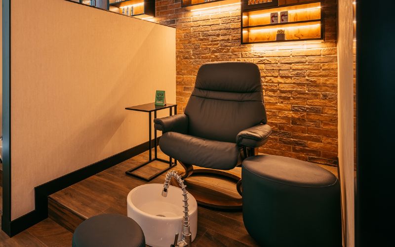 Why Jazz Lounge Spa Offers the Best Manicure & Pedicure Experience for Men